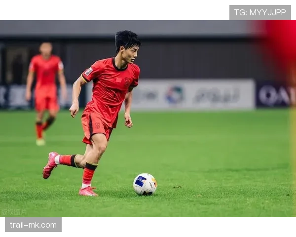 阿克足球潜力持续提升，防守表现稳健备受期待