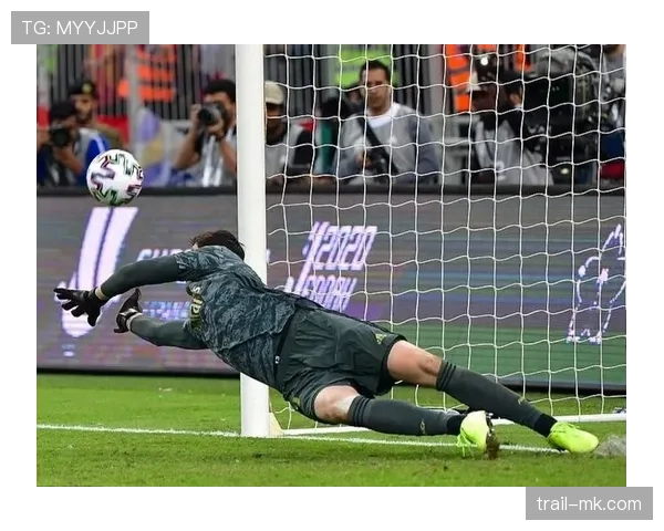 阿利松单掌扑救集锦：本赛季多次关键扑救展现顶级门将状态