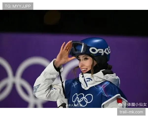 谷爱凌发早餐照，名牌餐具＋鲜花摆得像法式餐厅，我这边泡面杯都羞得不敢抬头