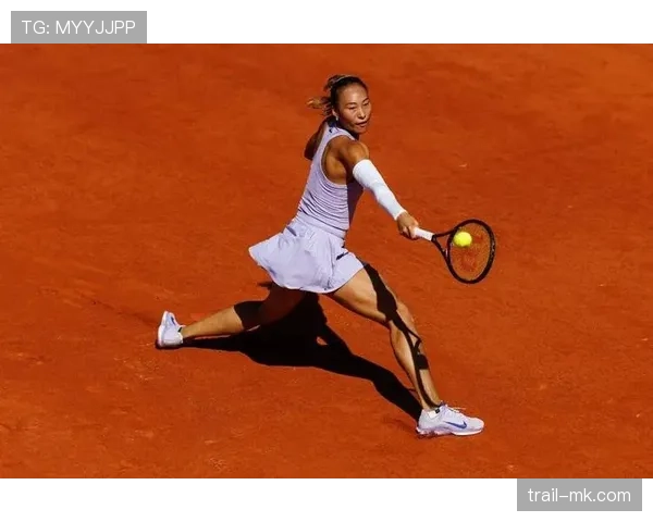 郑钦文训练完直接啃鸡腿，这自律和放纵的切换也太真实了